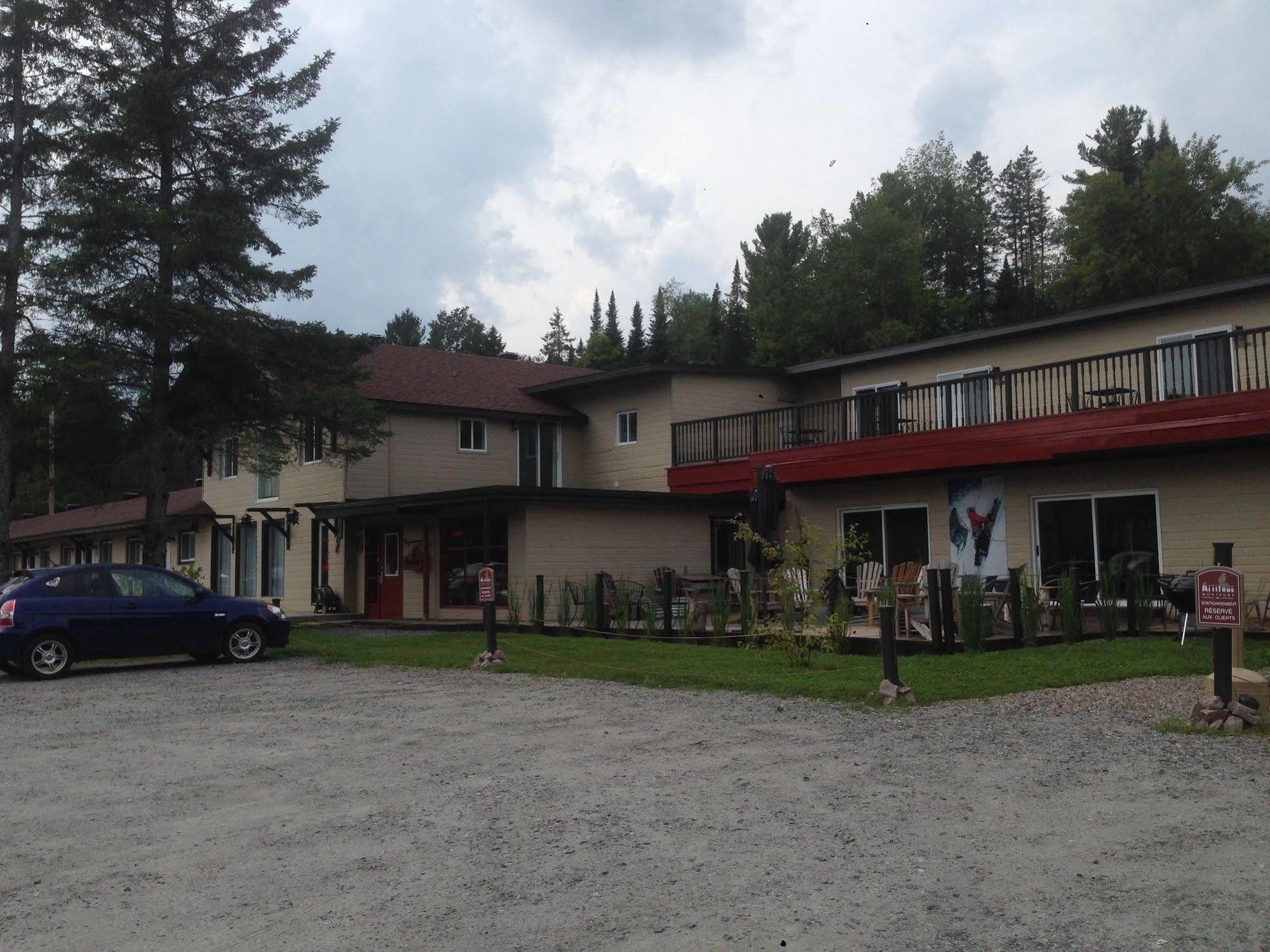 Attitude Montagne Hotel Saint Adolphe D'Howard Buitenkant foto