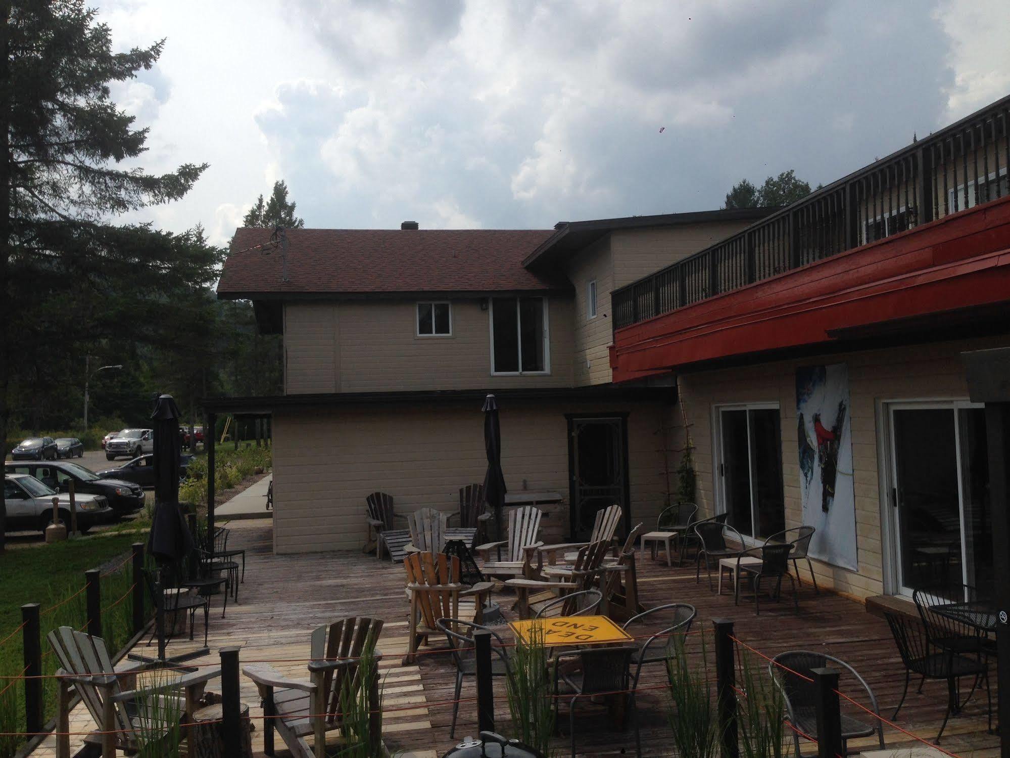 Attitude Montagne Hotel Saint Adolphe D'Howard Buitenkant foto
